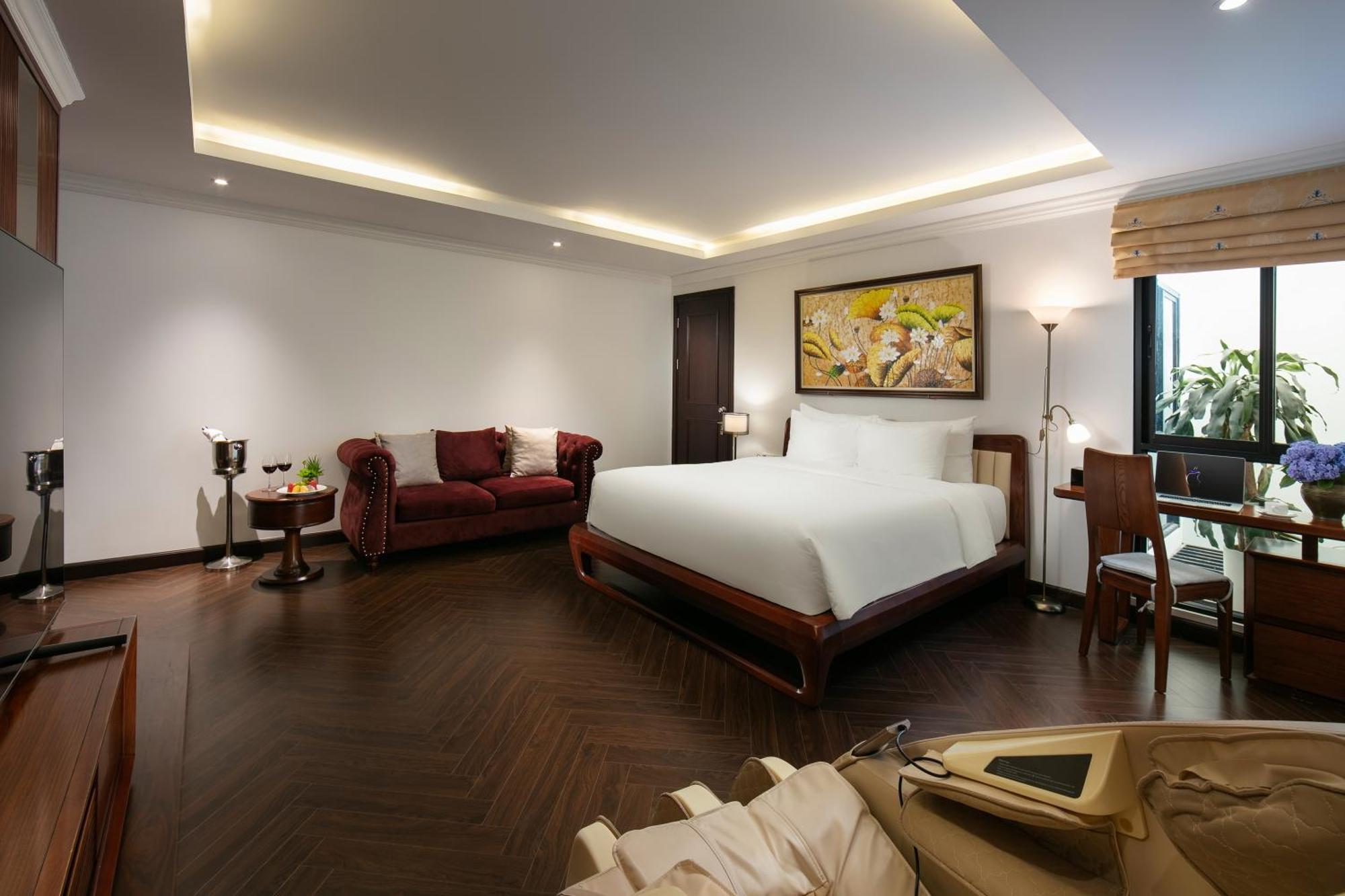May De Ville Crown Hotel Hanoi Bagian luar foto Deluxe Suite