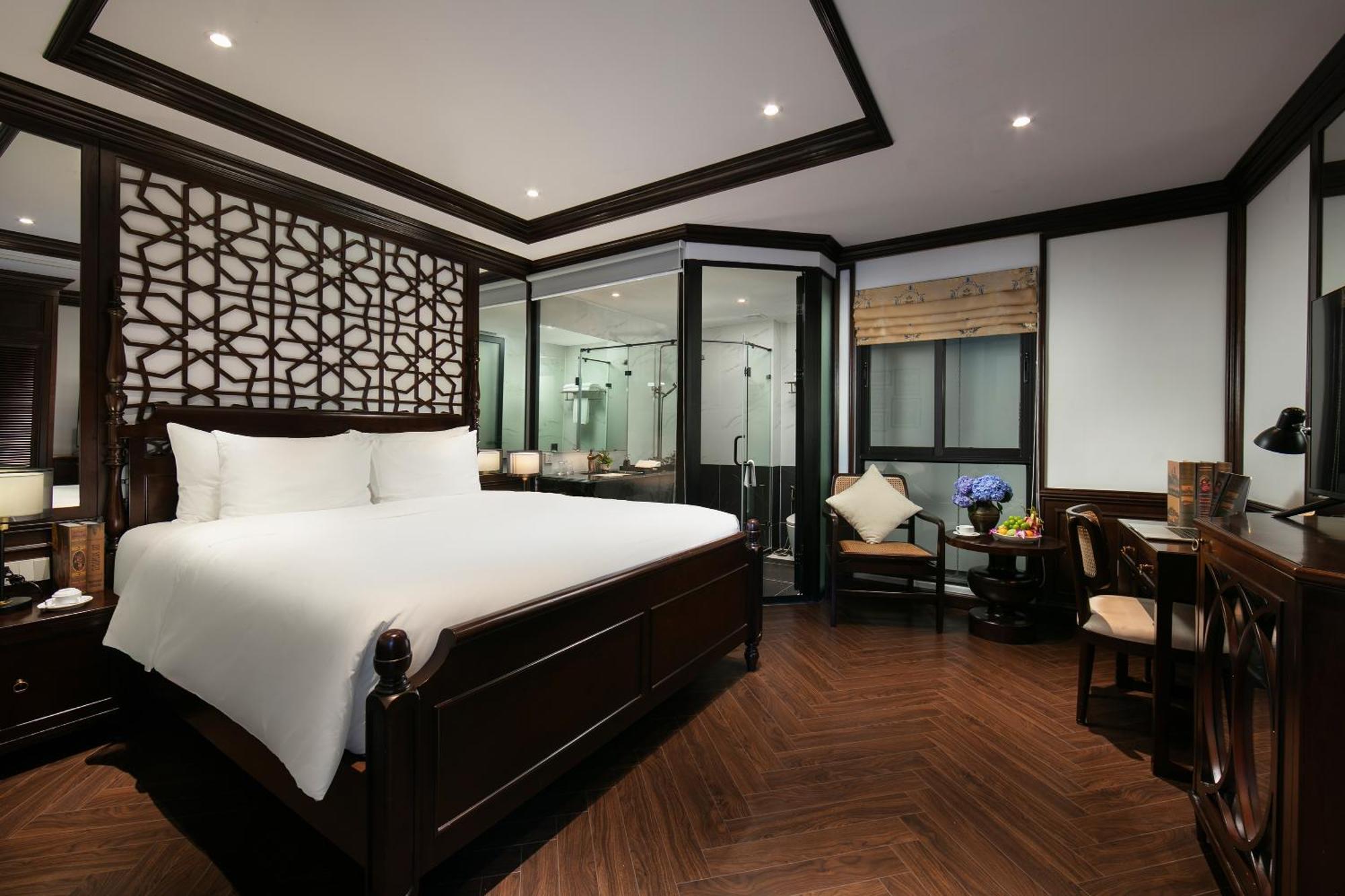 May De Ville Crown Hotel Hanoi Bagian luar foto Deluxe Suite