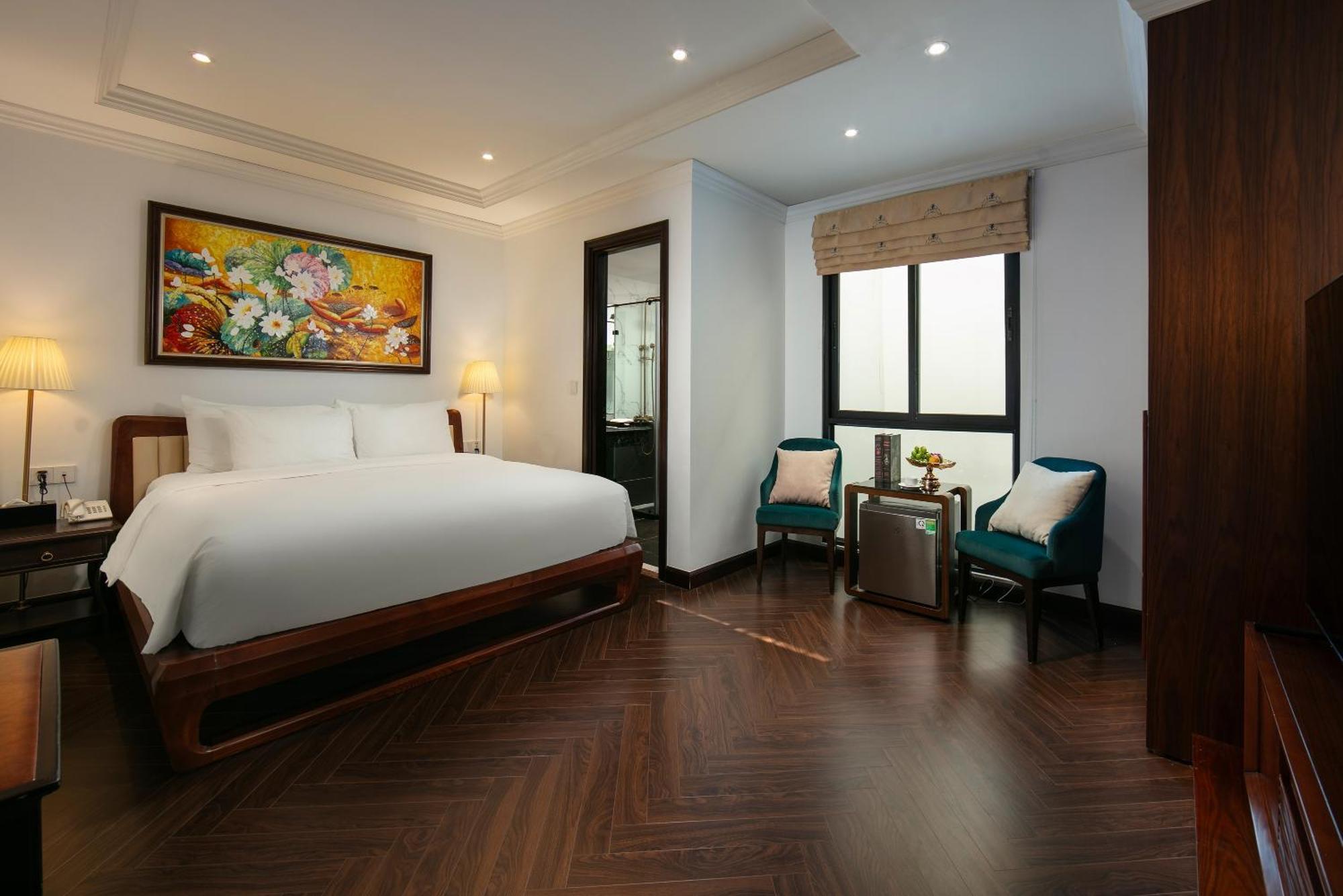 May De Ville Crown Hotel Hanoi Bagian luar foto Deluxe Room