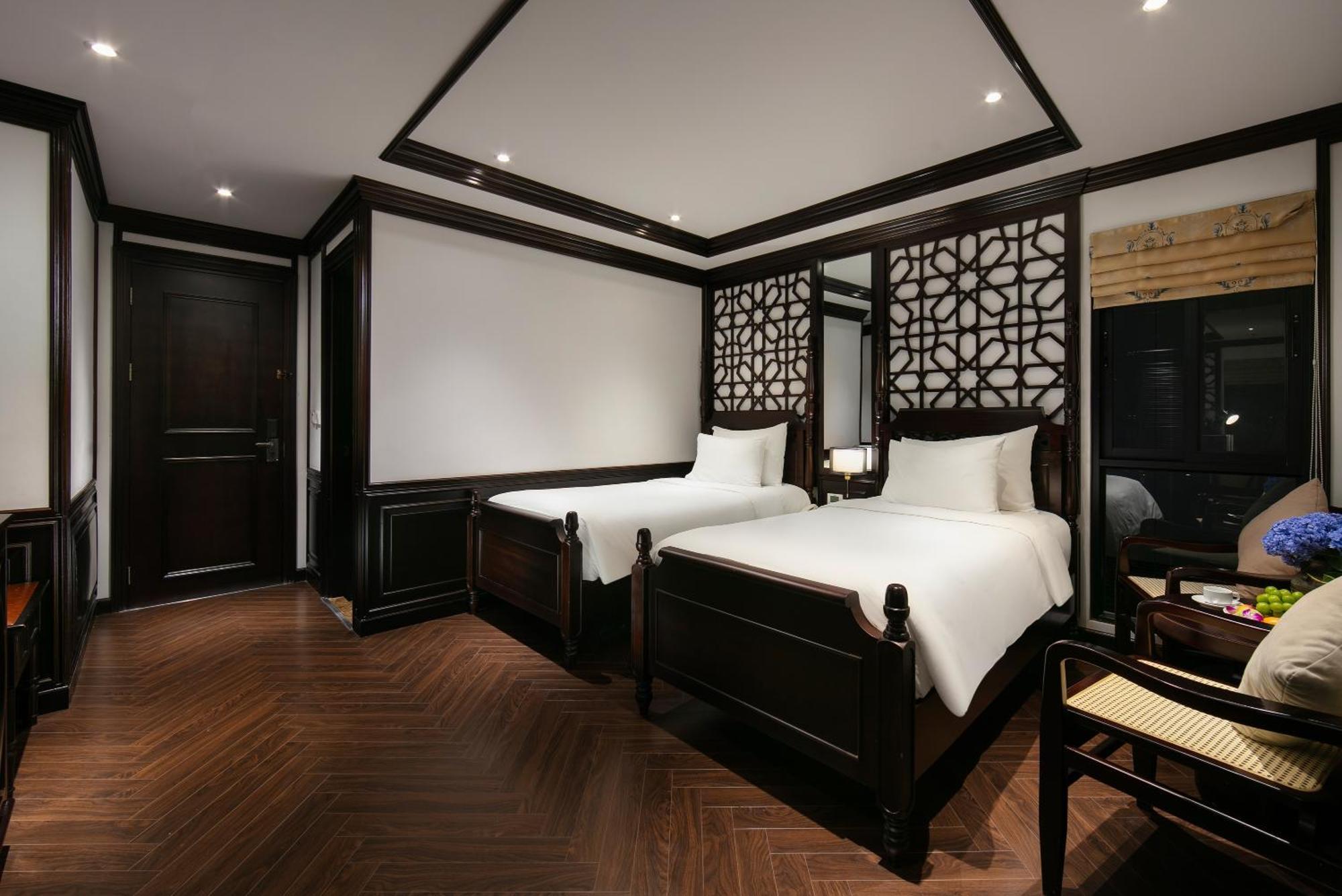 May De Ville Crown Hotel Hanoi Bagian luar foto Deluxe twin room