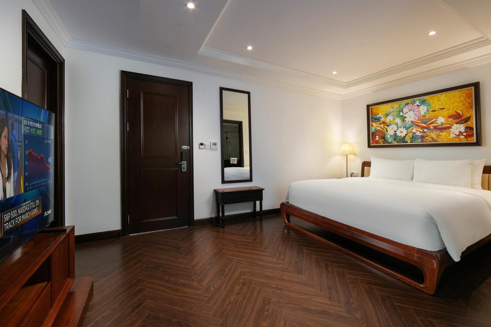 May De Ville Crown Hotel Hanoi Bagian luar foto Deluxe Room