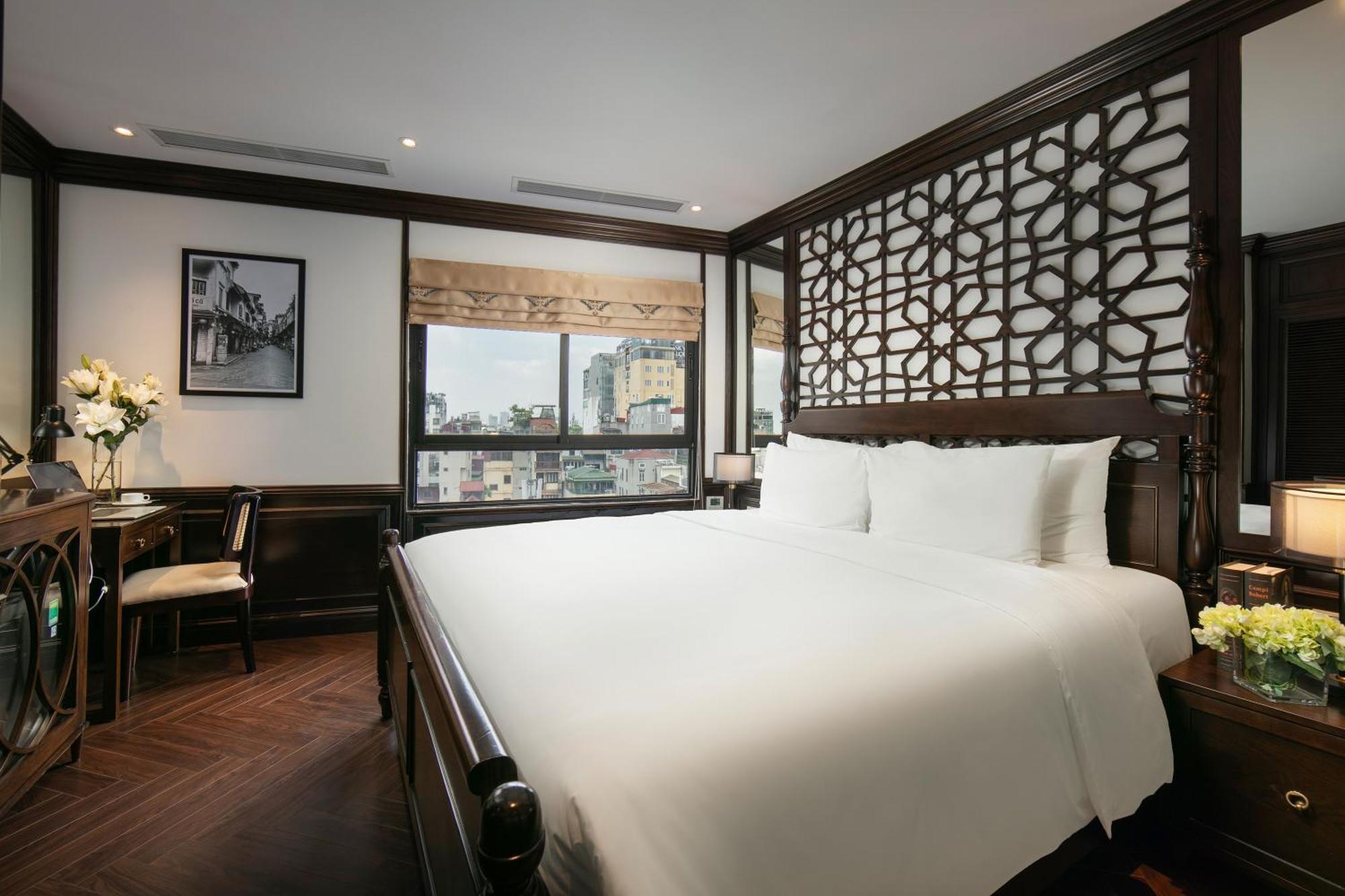 May De Ville Crown Hotel Hanoi Bagian luar foto Deluxe Suite