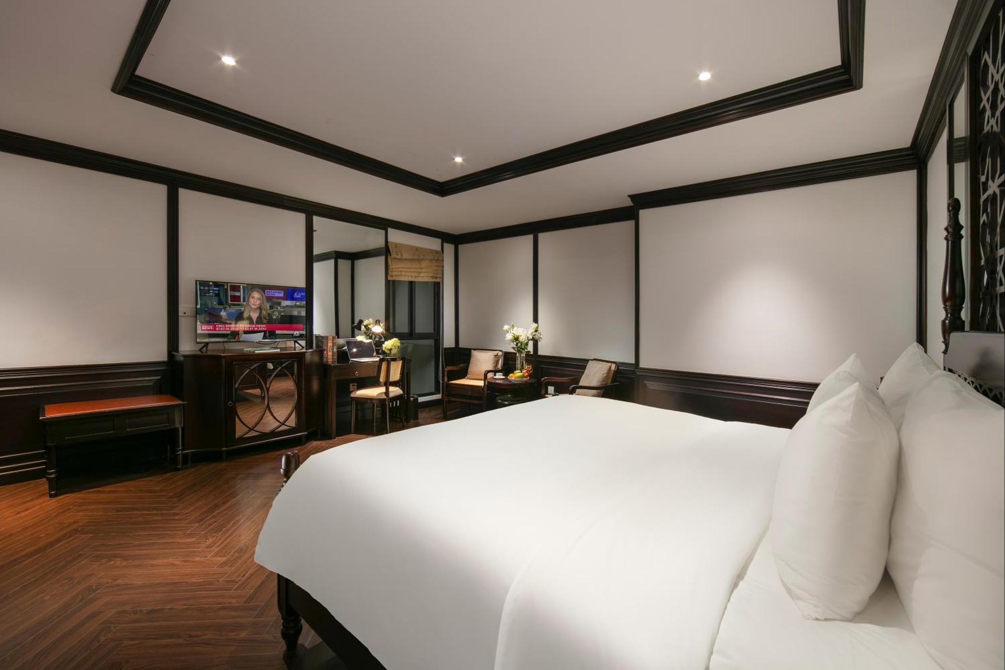 May De Ville Crown Hotel Hanoi Bagian luar foto Deluxe Room