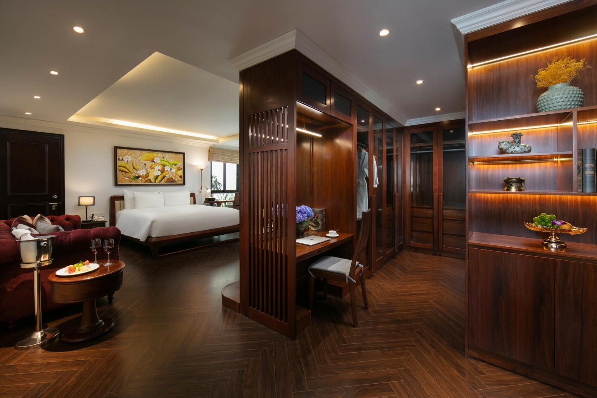 May De Ville Crown Hotel Hanoi Bagian luar foto Deluxe Suite