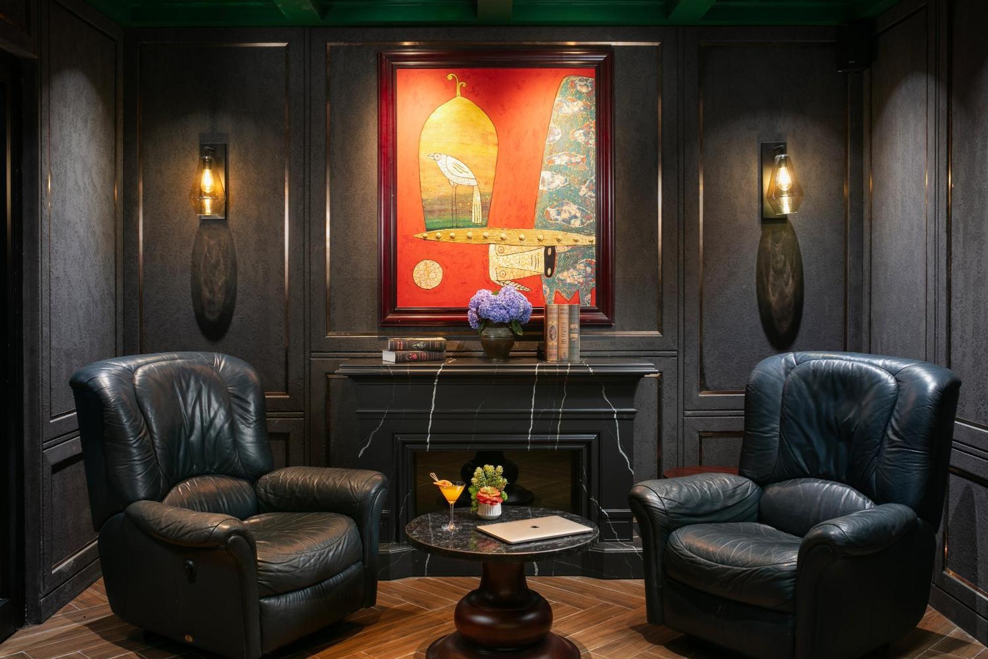 May De Ville Crown Hotel Hanoi Bagian luar foto The Green Room