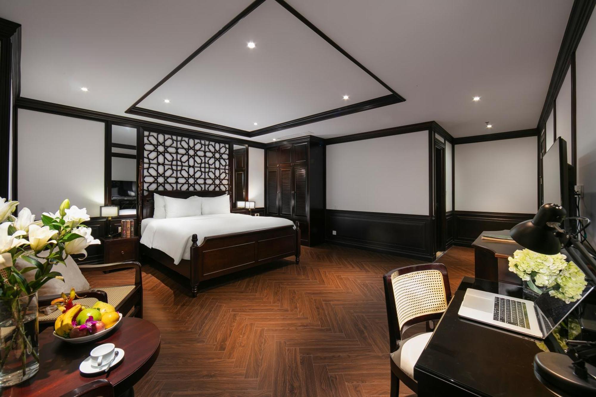 May De Ville Crown Hotel Hanoi Bagian luar foto Deluxe Suite