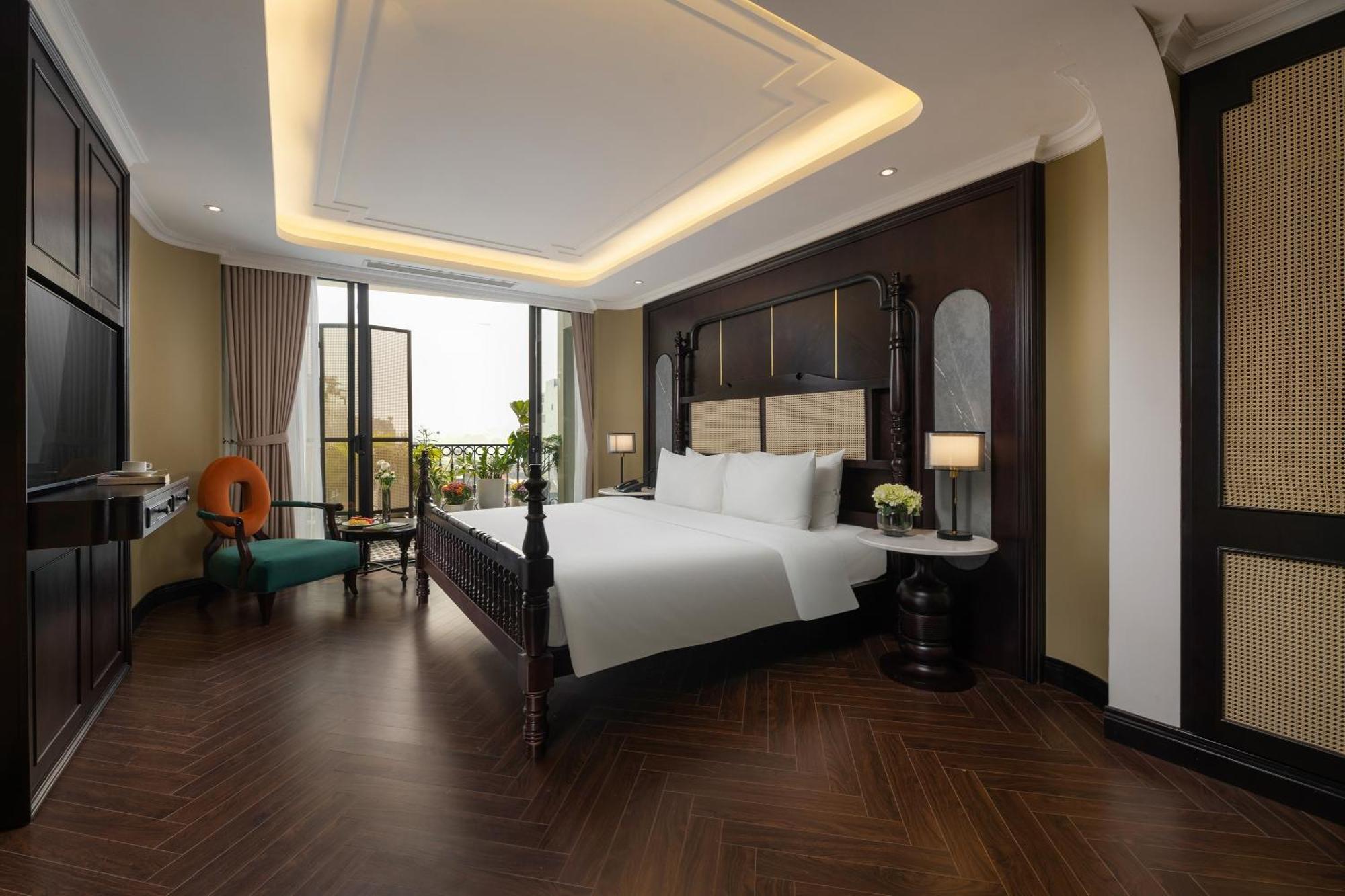 May De Ville Crown Hotel Hanoi Bagian luar foto Deluxe Suite
